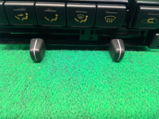 【中古】ハイラックスサーフ Y-KZN130W ＡＣ エアコン スイッチ ヒーターコントロール パネル 55910-35010 自社品番260291 204
