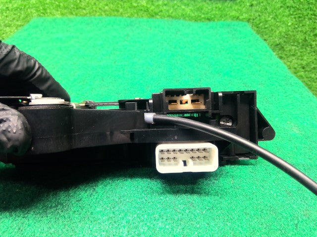 【中古】ハイラックスサーフ Y-KZN130W ＡＣ エアコン スイッチ ヒーターコントロール パネル 55910-35010 自社品番260291 204