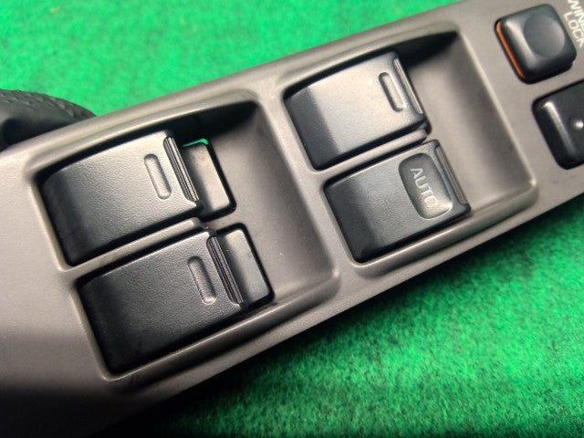 【中古】ハイラックスサーフ Y-KZN130W パワーウインドウスイッチ 84820-16030 自社品番260291 204