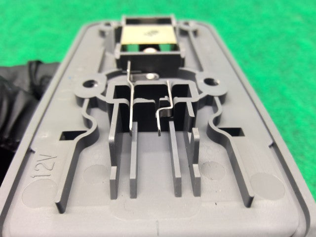 【中古】ハイラックスサーフ Y-KZN130W センター ルームランプ 81240-89103-S7 自社品番260291 204