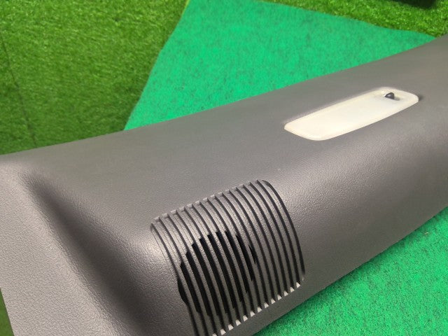 【中古】ハイラックスサーフ Y-KZN130W リア ルームランプ 81250-89102 自社品番260291 204