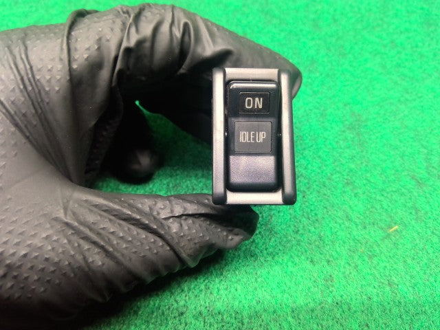 【中古】ハイラックスサーフ Y-KZN130W アイドルアップ スイッチ 84453-35010 自社品番260291 204
