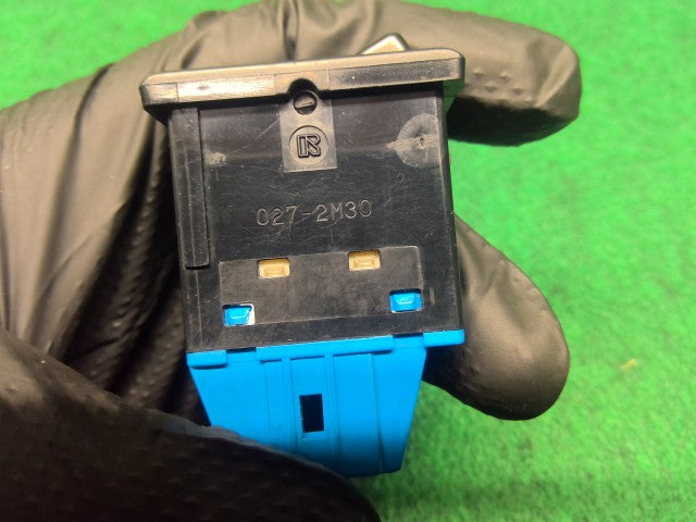 【中古】ハイラックスサーフ Y-KZN130W アイドルアップ スイッチ 84453-35010 自社品番260291 204