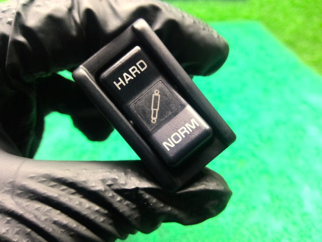 【中古】ハイラックスサーフ Y-KZN130W サスペンション スイッチ 89249-35020 自社品番260291 204