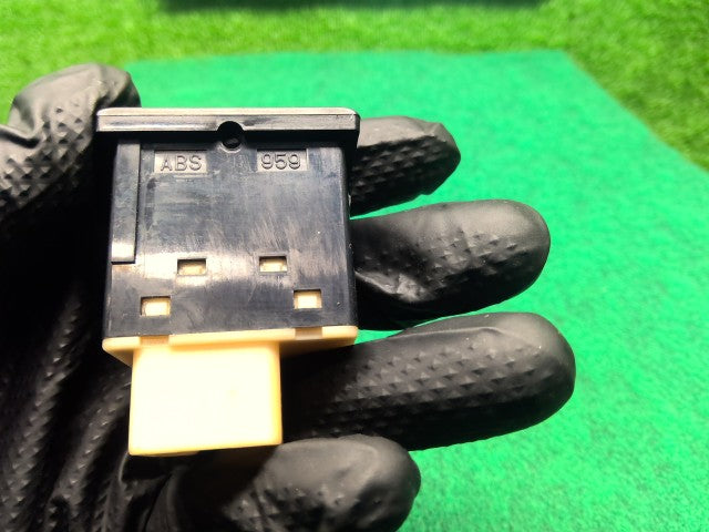 【中古】ハイラックスサーフ Y-KZN130W サスペンション スイッチ 89249-35020 自社品番260291 204