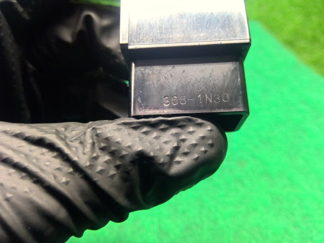 【中古】ハイラックスサーフ Y-KZN130W ハザードスイッチ 84332-89110 自社品番260291 204