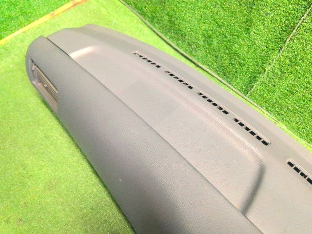 【中古】ハイラックスサーフ Y-KZN130W インストルメントパネル 55301-89123-B0 自社品番260291 204