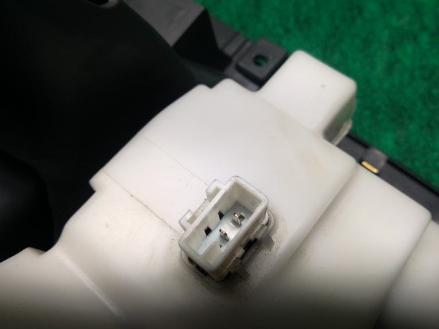 【中古】ハイラックスサーフ Y-KZN130W グローブＢＯＸ 55433-89109-B0 自社品番260291 204