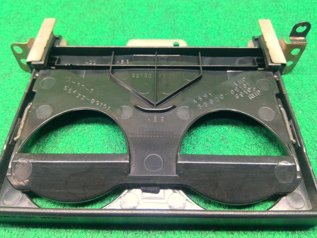 【中古】ハイラックスサーフ Y-KZN130W ドリンクホルダー 55620-89103 自社品番260291 204