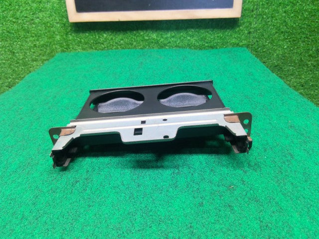 【中古】ハイラックスサーフ Y-KZN130W ドリンクホルダー 55620-89103 自社品番260291 204