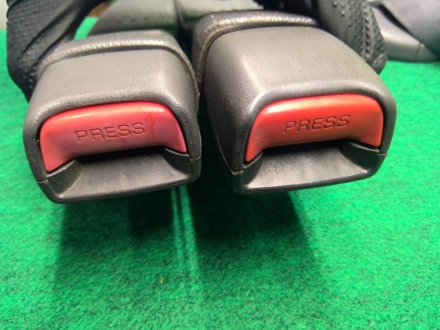 【中古】ハイラックスサーフ Y-KZN130W フロント シートベルト 73210-35030-B0 自社品番260291 204