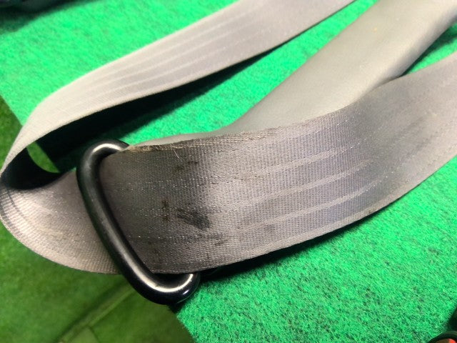 【中古】ハイラックスサーフ Y-KZN130W リアシートベルト 73360-35020-B0 自社品番260291 204