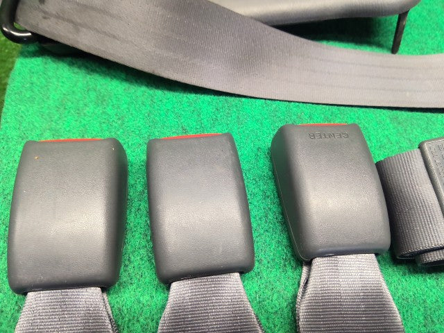【中古】ハイラックスサーフ Y-KZN130W リアシートベルト 73360-35020-B0 自社品番260291 204