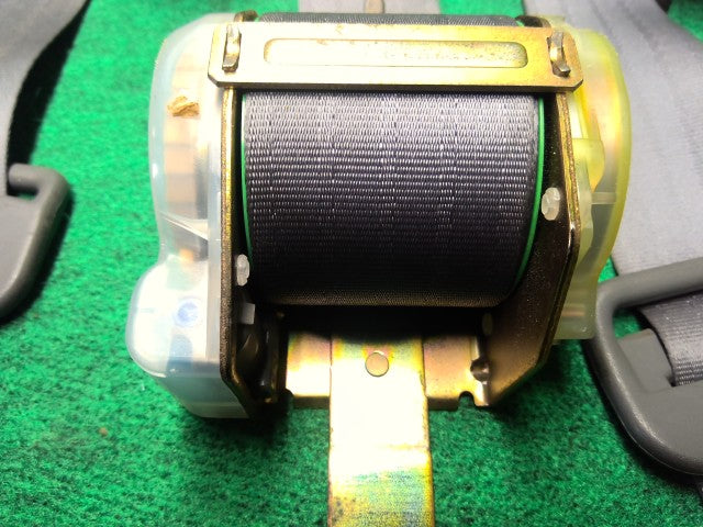 【中古】ハイラックスサーフ Y-KZN130W リアシートベルト 73360-35020-B0 自社品番260291 204
