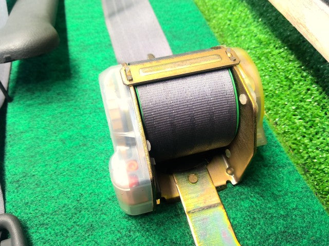【中古】ハイラックスサーフ Y-KZN130W リアシートベルト 73360-35020-B0 自社品番260291 204