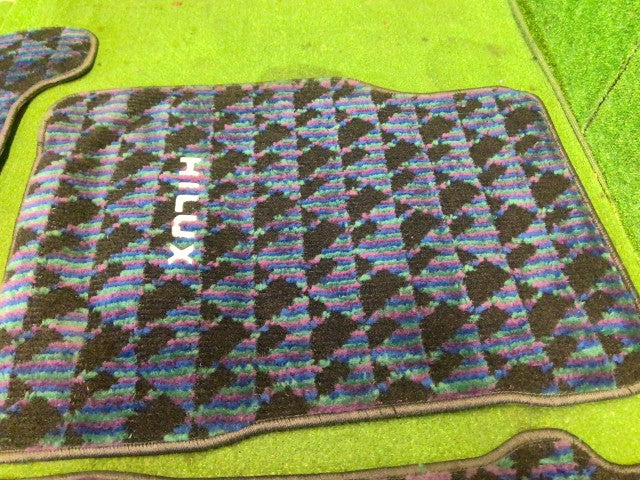 【中古】ハイラックスサーフ Y-KZN130W フロアマット  自社品番260291 204