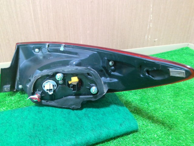 【中古】アクセラ DAA-BYEFP 左テールランプ 右ブレーキランプ