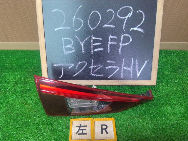 【中古】アクセラ DAA-BYEFP 左テールランプ 左フィニッシャーランプ
