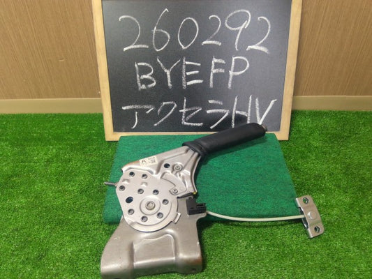 【中古】アクセラ DAA-BYEFP サイドブレーキ レバー