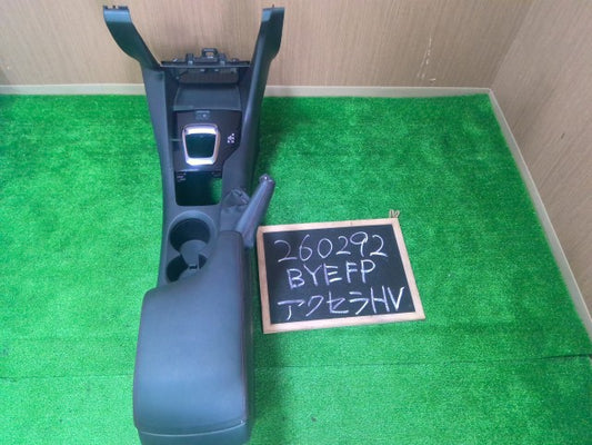 【中古】アクセラ DAA-BYEFP センター コンソールボックス