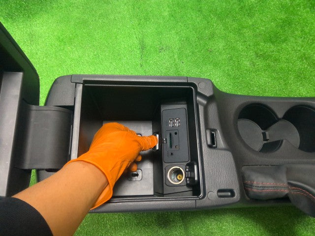 【中古】アクセラ DAA-BYEFP センター コンソールボックス
