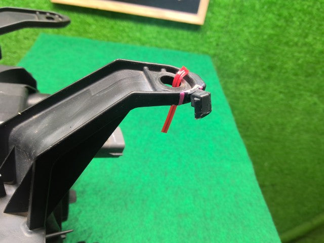 【中古】ｅＫワゴン DBA-H82W 左ヘッドランプＡＳＳＹ 8301A601