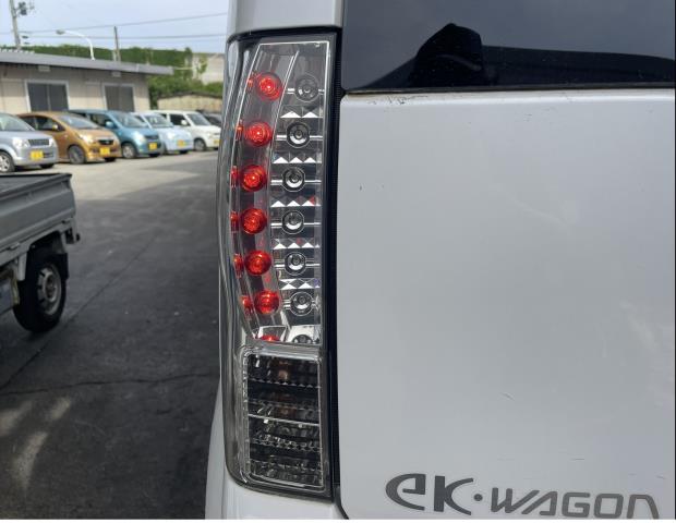 【中古】ｅＫワゴン DBA-H82W 左テールランプ 8331A047