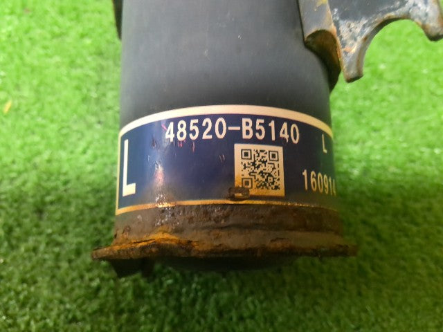 【中古】サンバー EBD-S510J 左フロントストラット ショック