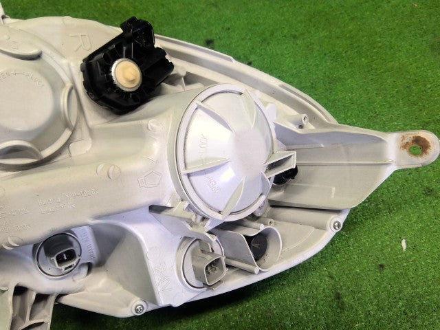 パッソ 右ヘッドランプＡＳＳＹ DBA-KGC30 81110-B1390