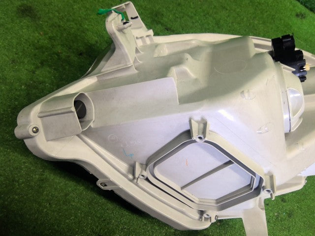 パッソ 右ヘッドランプＡＳＳＹ DBA-KGC30 81110-B1390
