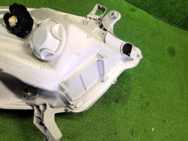 パッソ 左ヘッドランプＡＳＳＹ DBA-KGC30 81150-B1390