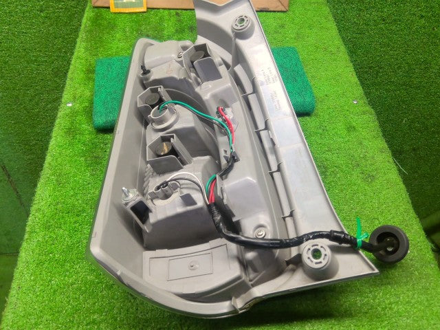 パッソ 右テールランプ DBA-KGC30 81550-B1240