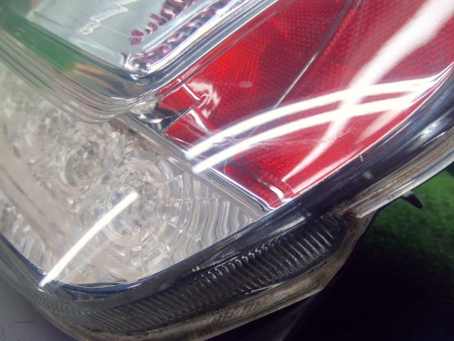 パッソ 右テールランプ DBA-KGC30 81550-B1240