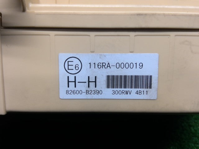 ステラ ヒューズボックス DBA-LA110F 82600B2390