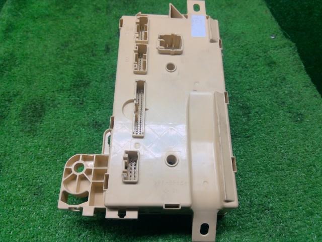 ステラ ヒューズボックス DBA-LA110F 82600B2390