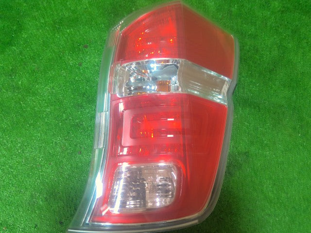 【中古】ステップワゴン DBA-RK1 右テールランプ 右ブレーキランプ