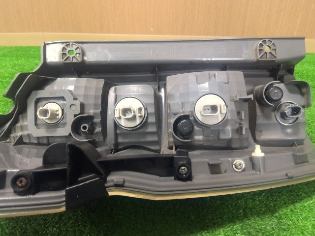 【中古】ステップワゴン DBA-RK1 右テールランプ 右ブレーキランプ