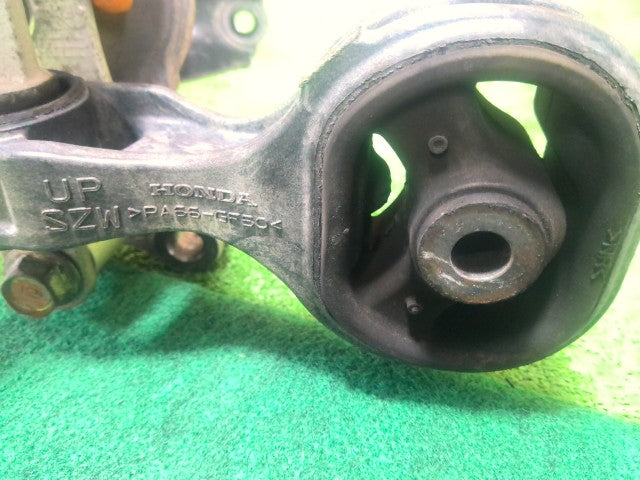 【中古】ステップワゴン DBA-RK1 エンジンマウント4個セット 50850-SZW-003