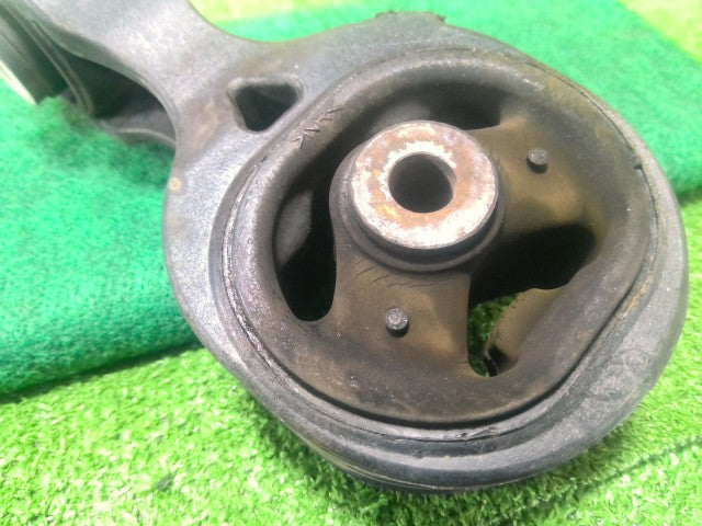【中古】ステップワゴン DBA-RK1 エンジンマウント4個セット 50850-SZW-003