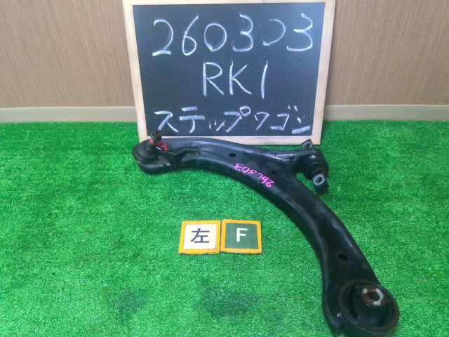 【中古】ステップワゴン DBA-RK1 左フロントロアアーム 51360-SZW-003