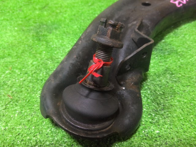 【中古】ステップワゴン DBA-RK1 左フロントロアアーム 51360-SZW-003