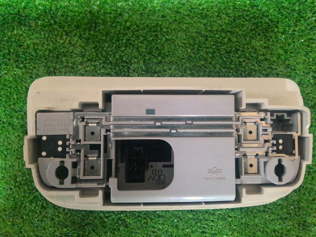 【中古】ステップワゴン DBA-RK1 ルームランプ フロント