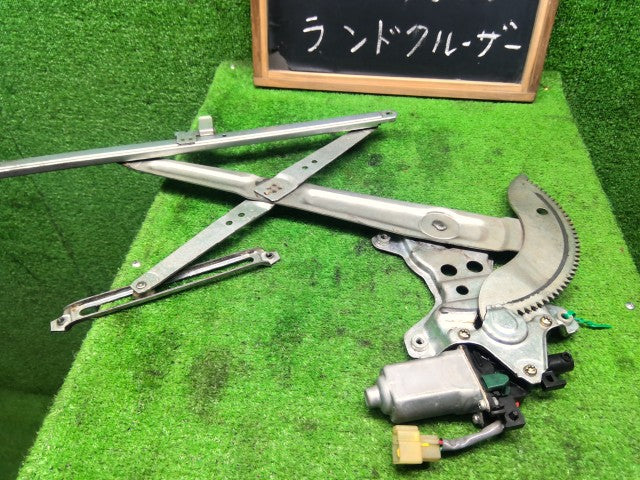 【中古】ランドクルーザー S-HDJ81V 右フロントドアレギュレータ・モーター 69801-60010