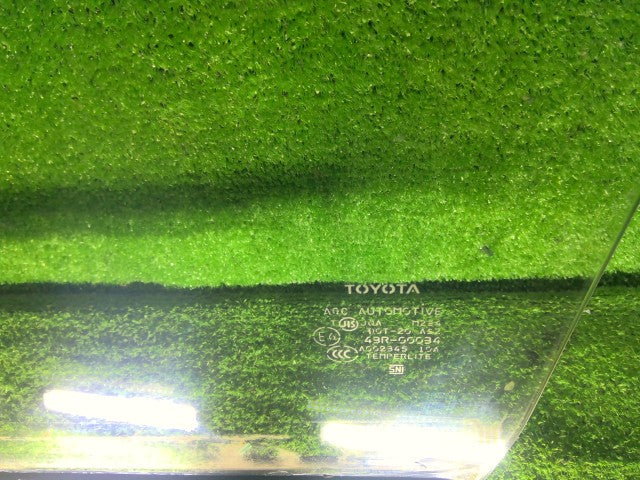 【中古】ランドクルーザー S-HDJ81V 右フロントドアガラス 68111-60070