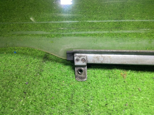 【中古】ランドクルーザー S-HDJ81V 左フロントドアガラス 68112-60060