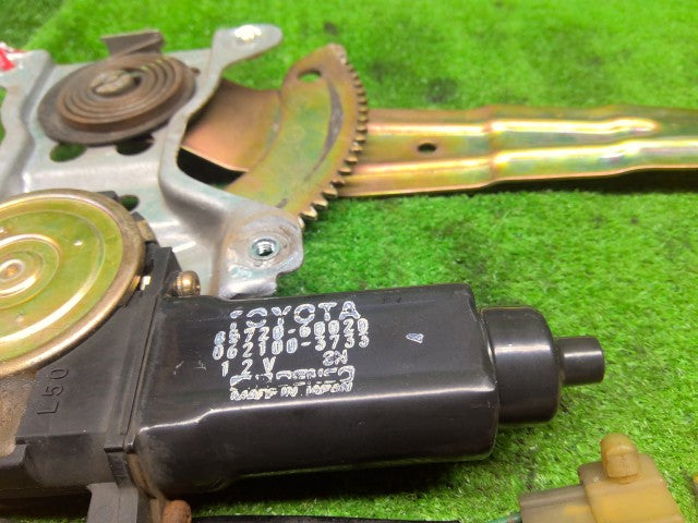 【中古】ランドクルーザー S-HDJ81V 左リアドアレギュレータ・モーター 69804-60010