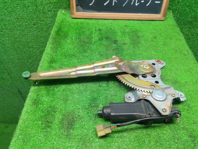 【中古】ランドクルーザー S-HDJ81V 左リアドアレギュレータ・モーター 69804-60010