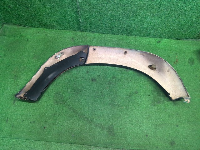 【中古】ランドクルーザー S-HDJ81V 右リアオーバーフェンダー 61063-60903