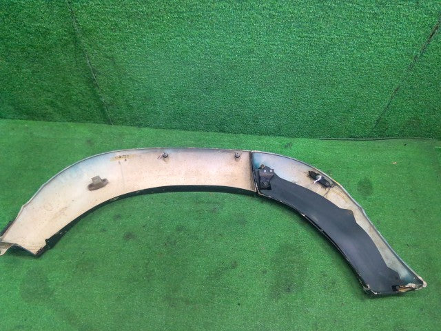 【中古】ランドクルーザー S-HDJ81V 左リアオーバーフェンダー 61064-60903