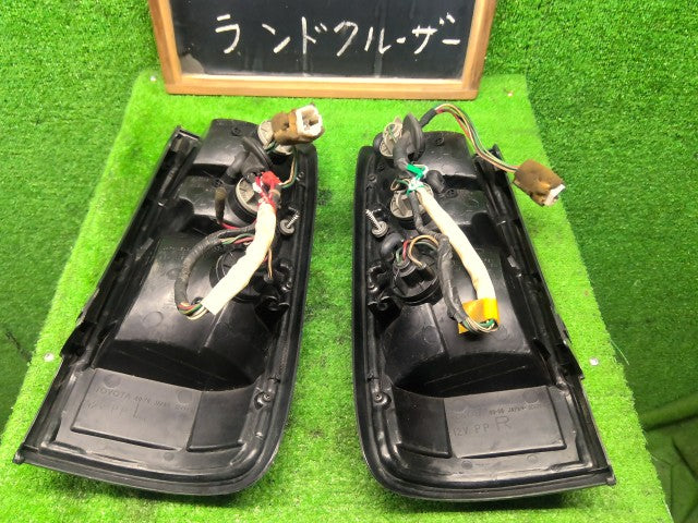 【中古】ランドクルーザー S-HDJ81V テールランプ左右セット 81550-60332
